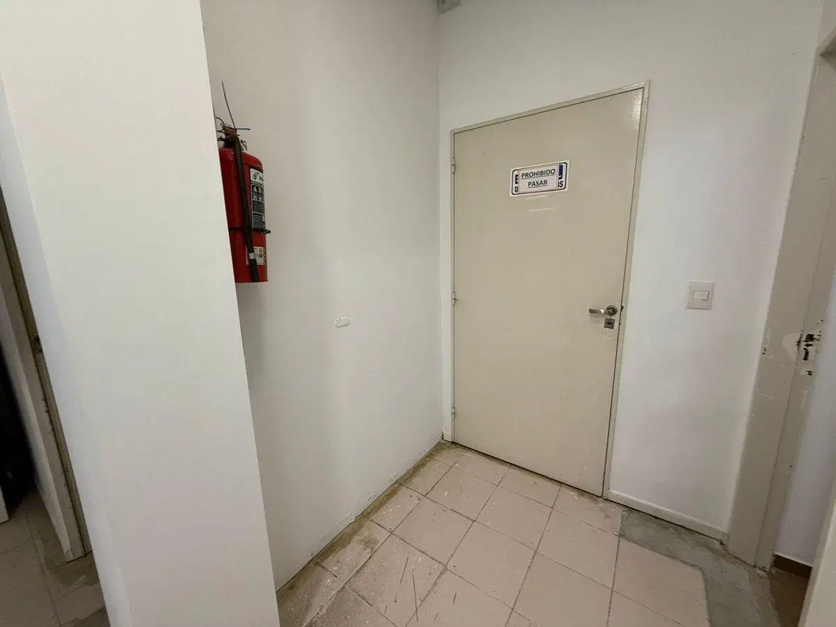 LOCAL CON SÓTANO EN VENTA EN MORÓN CENTRO 1