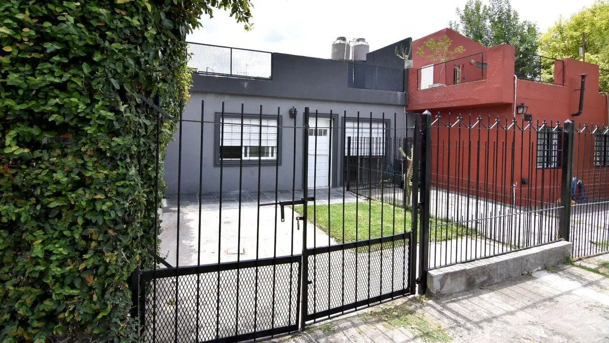VENTA CASA PH 2 AMBS ITUZAINGO FRENTE COCHERA 5