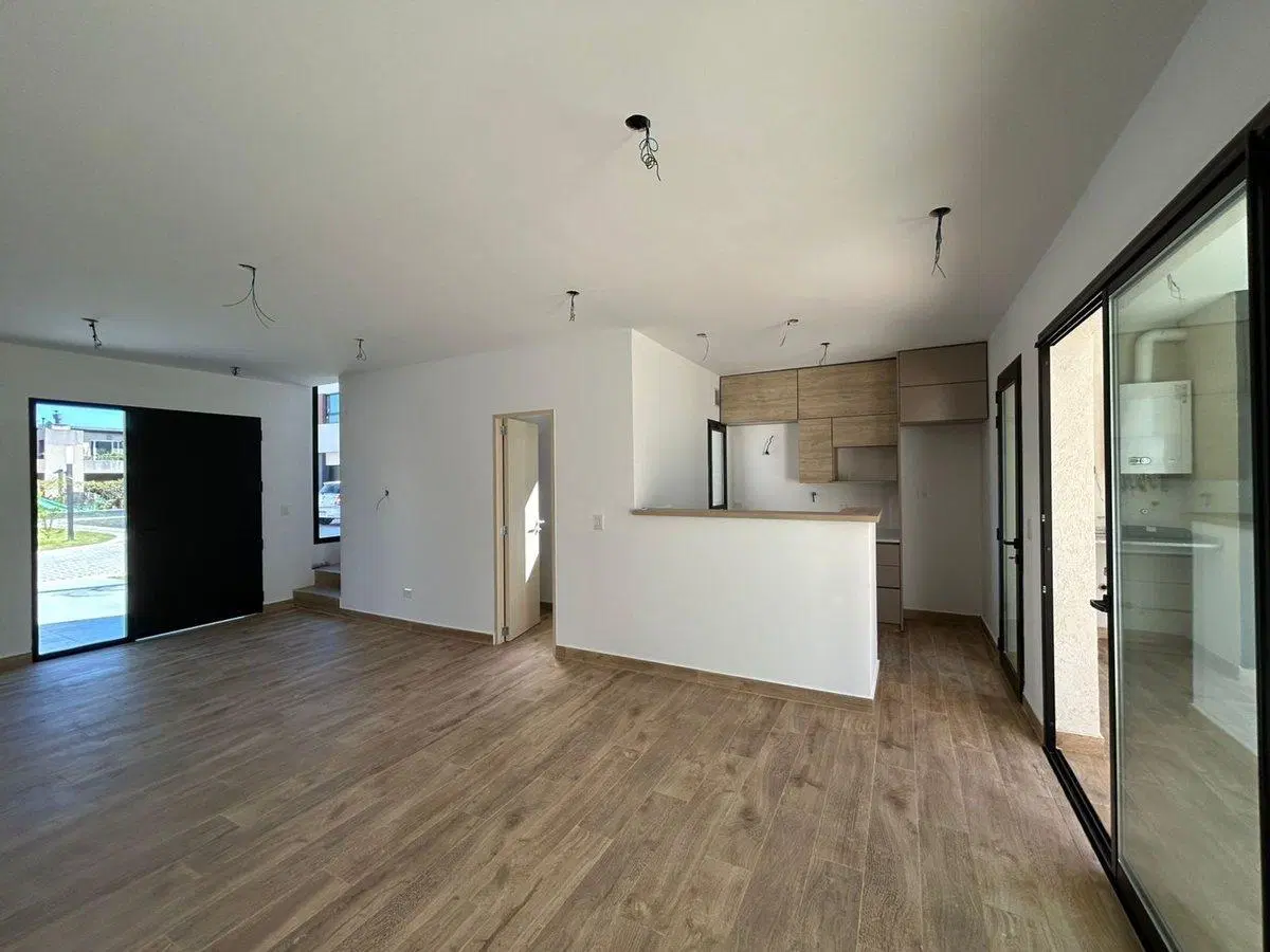 VENTA CASA EN COMPLEJO CERRADO 4 AMB- PILAR 4
