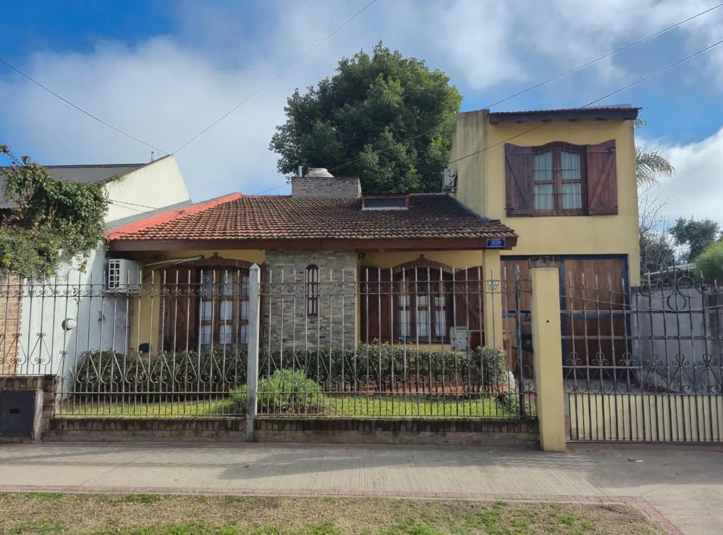 CASA VENTA 5 AMB CAVA PILETA MORENO APTA CREDITO 1