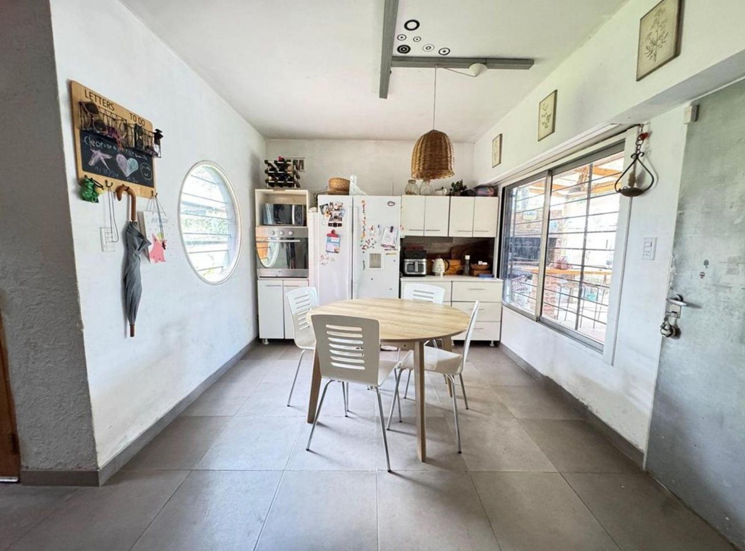 Foto de VENTA CASA 4 AMB CON PARQUE Y PILETA - P. LELOIR, imagen 5