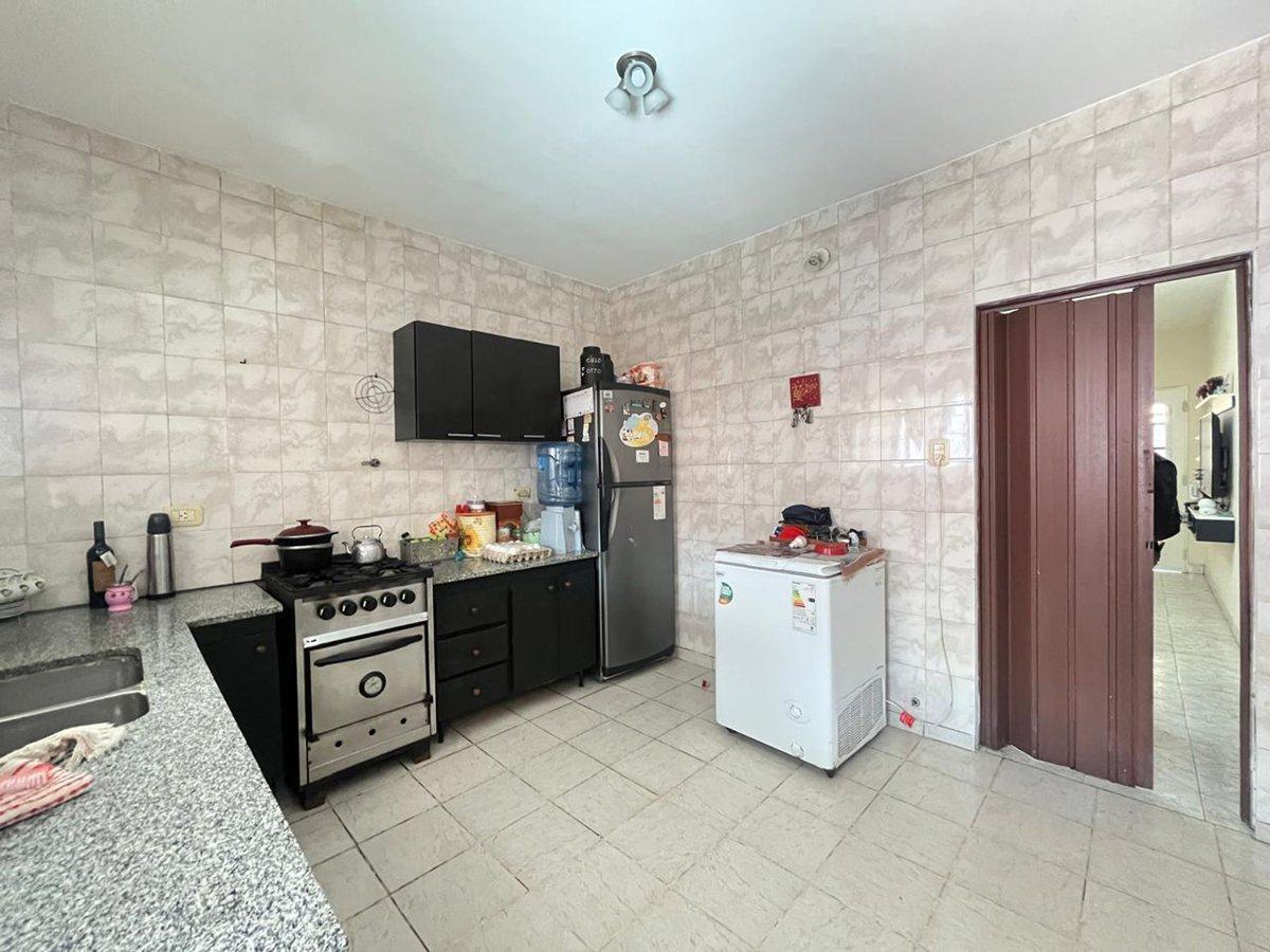 Foto de CASA CON 4 DEPARTAMENTO MAS LOTE EN VENTA MORON, imagen 5