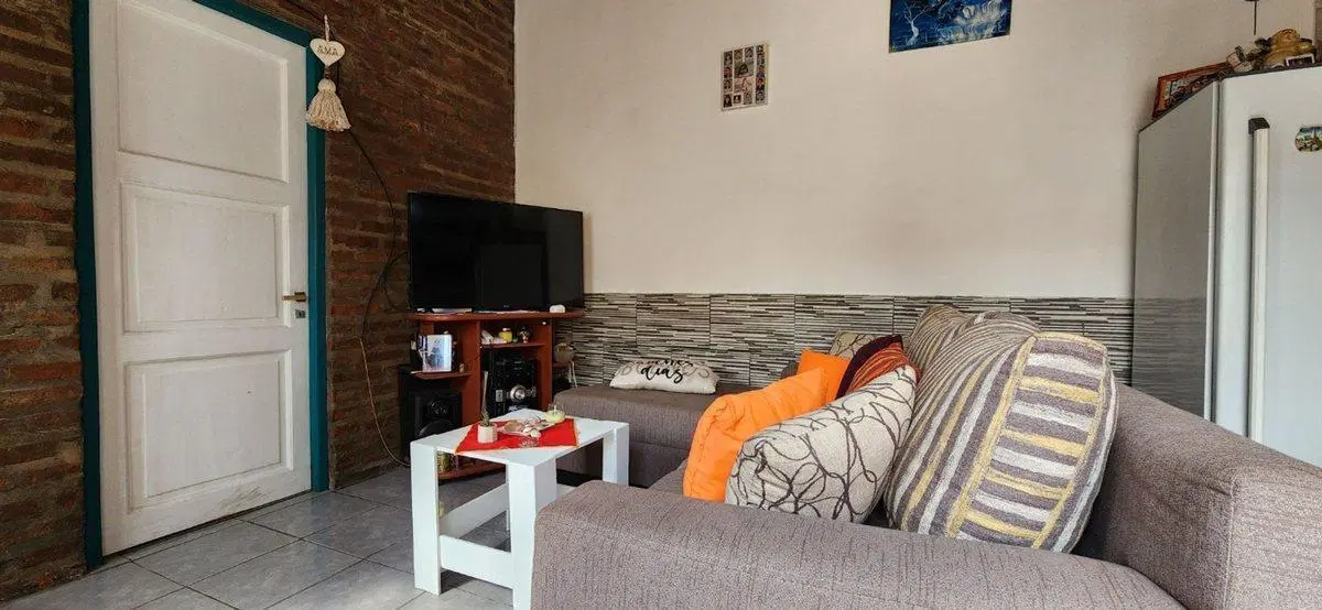 VENTA  CASA + DEPARTAMENTO INDEPENDIENTE CASTELAR 2