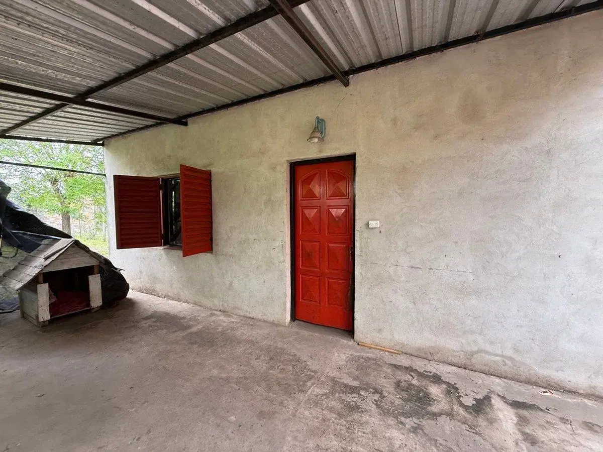 CASA en VENTA EN MERLO CON PATIO COCHERA Y DPTO 5