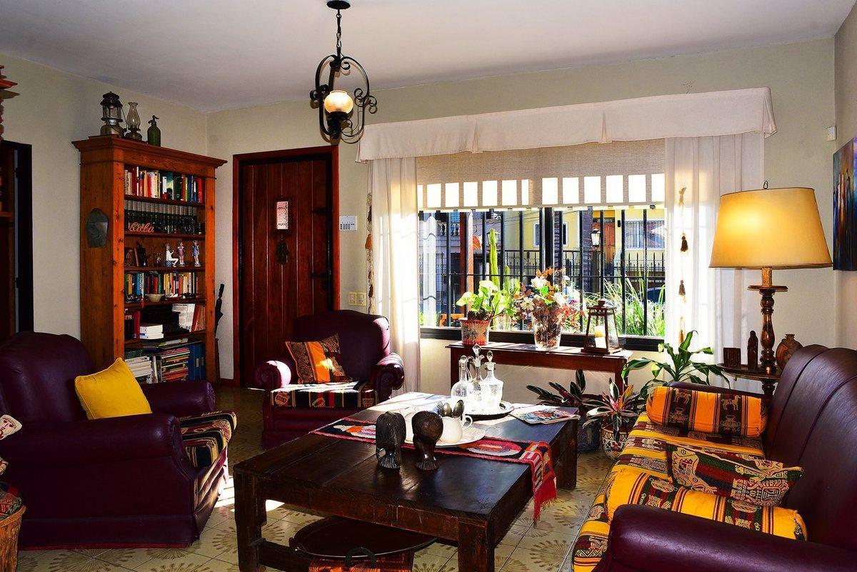 Foto de VENTA CASA CASTELAR NORTE 5 AMBIENTES APTA CREDITO, imagen 2