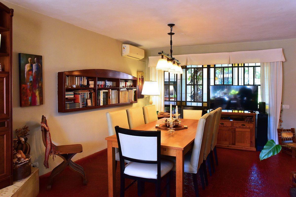 Foto de VENTA CASA CASTELAR NORTE 5 AMBIENTES APTA CREDITO, imagen 1