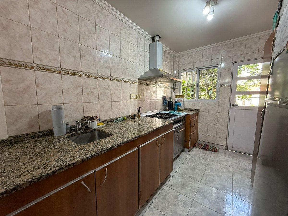 Foto de VENTA CASA 3 AMB CON JARDÍN - CASTELAR, imagen 1