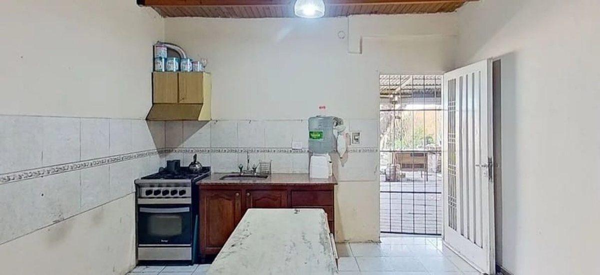 Foto de VENTA CASA LOTE PROPIO 3 AMBIENTES COCHERA, JARDIN, imagen 3