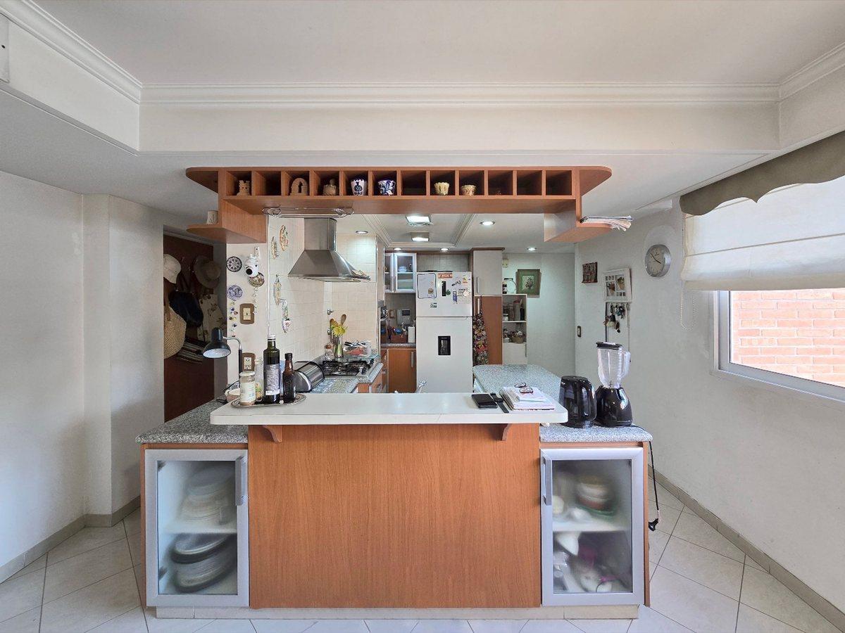 Foto de VENTA DEPARTAMENTO 4 AMBIENTES CASTELAR CENTRO, imagen 4