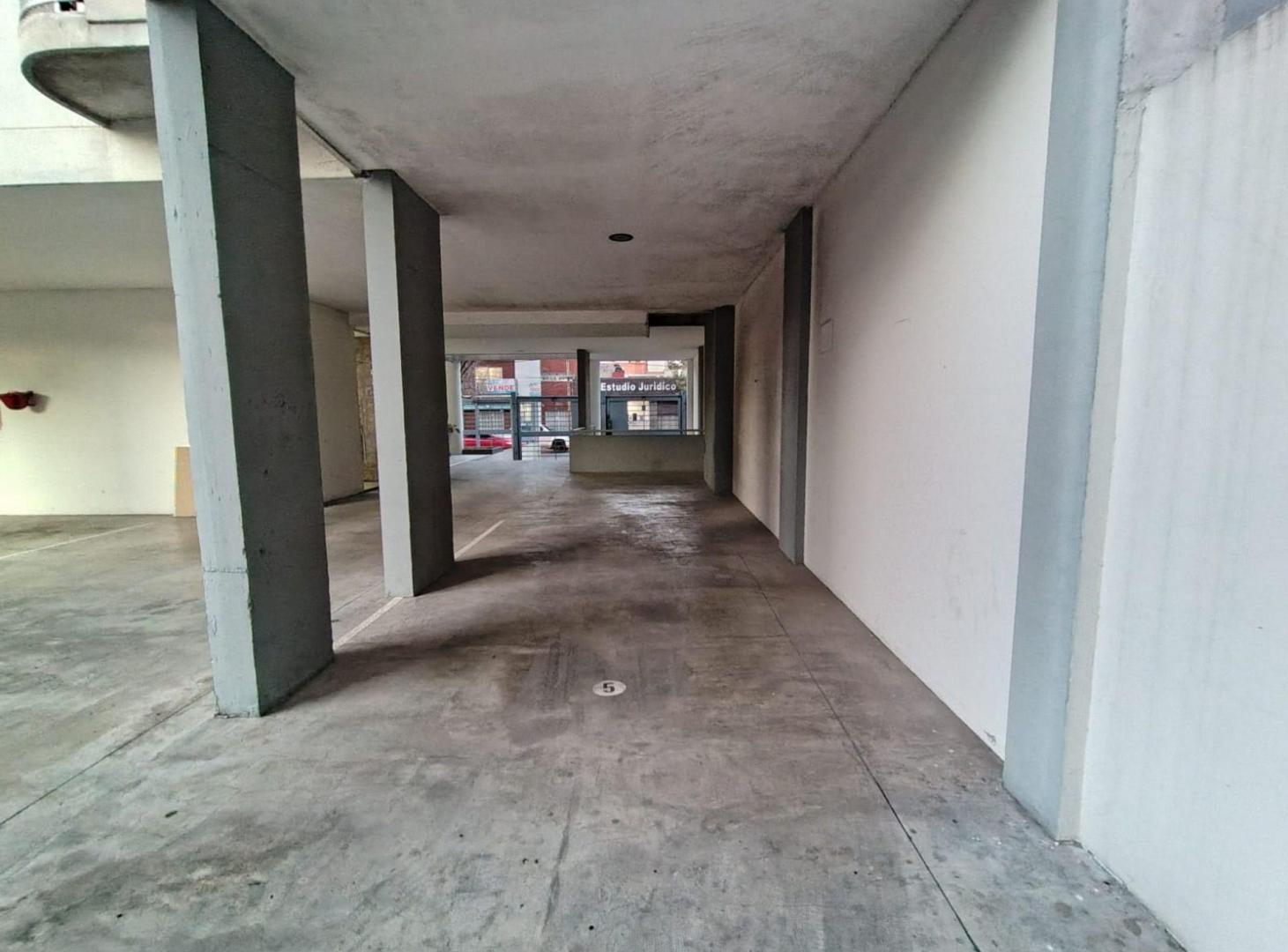 Foto de VENTA COCHERA DOBLE CUBIERTA MORON CENTRO, imagen 1