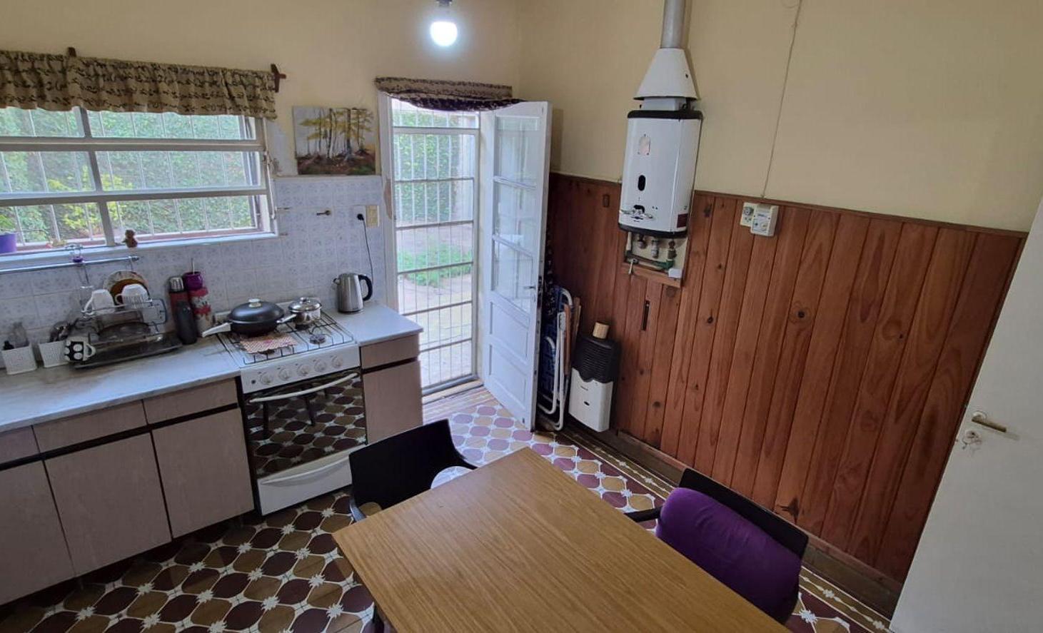 Foto de VENTA CASA 3 AMBIENTES HAEDO COCHERA APTO CREDITO, imagen 2