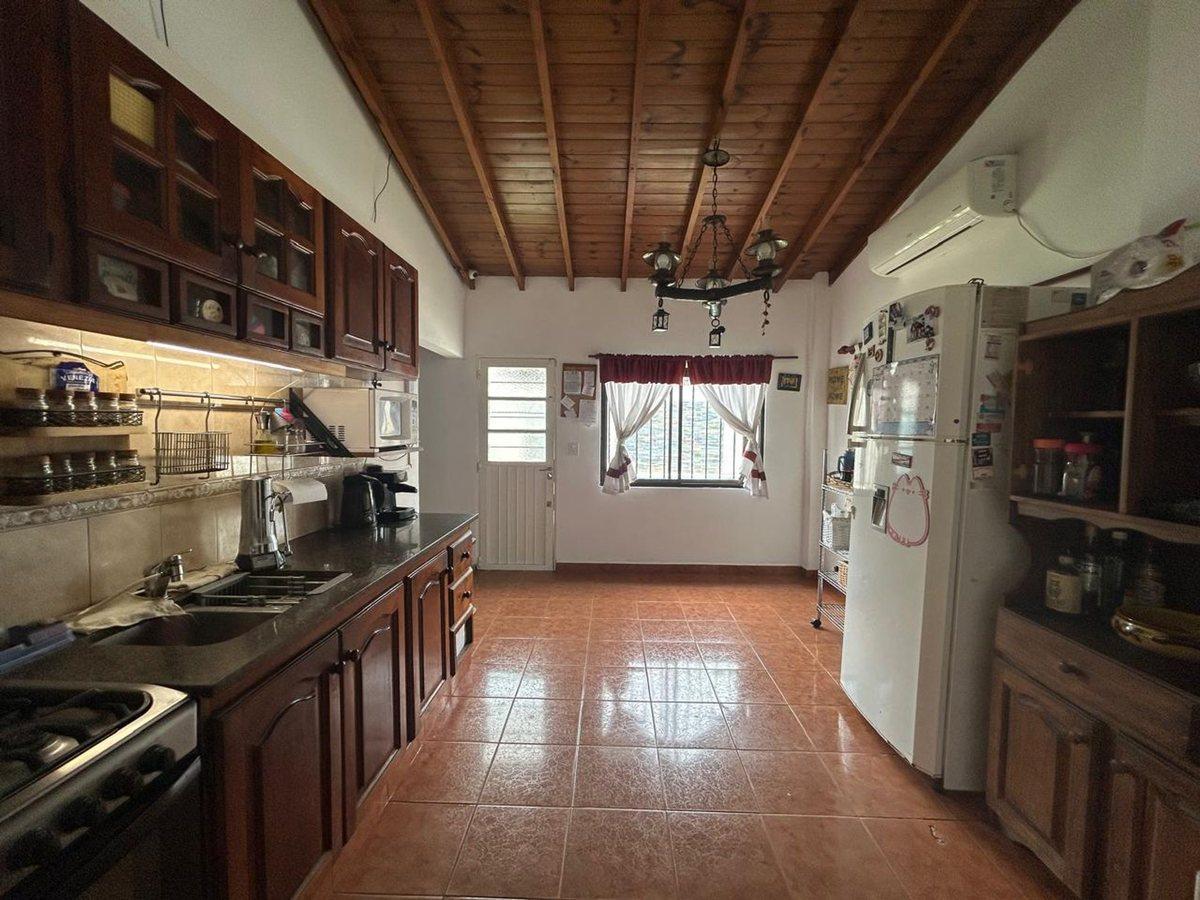 Foto de Venta Casa 4 Dormitorios Castelar Norte, imagen 3