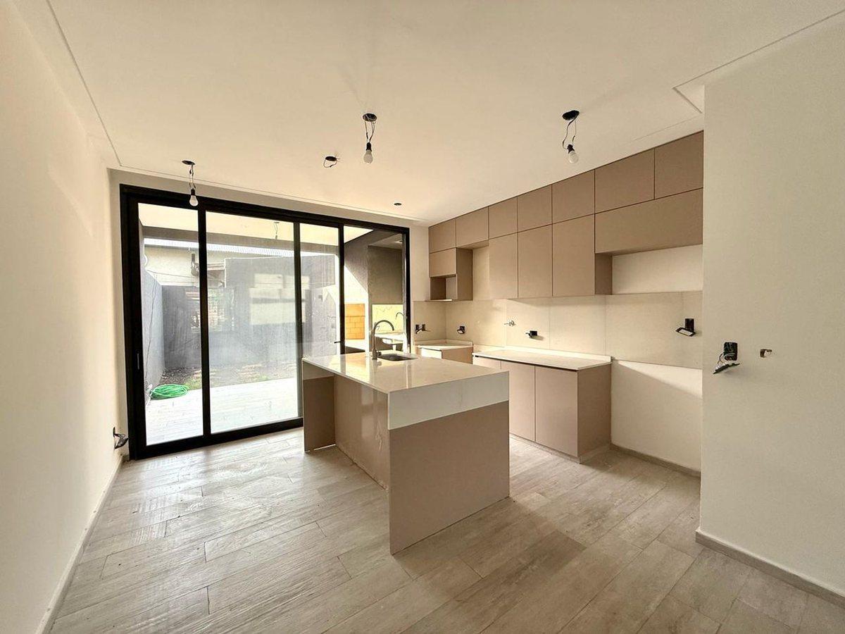 Foto de VENTA DUPLEX 4 AMB A ESTRENAR - ITUZAINGO NORTE, imagen 2