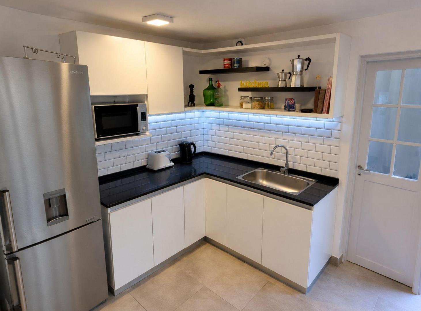 Foto de VENTA CASA 4 AMB. C/JARDÍN Y PILETA - CASTELAR, imagen 3