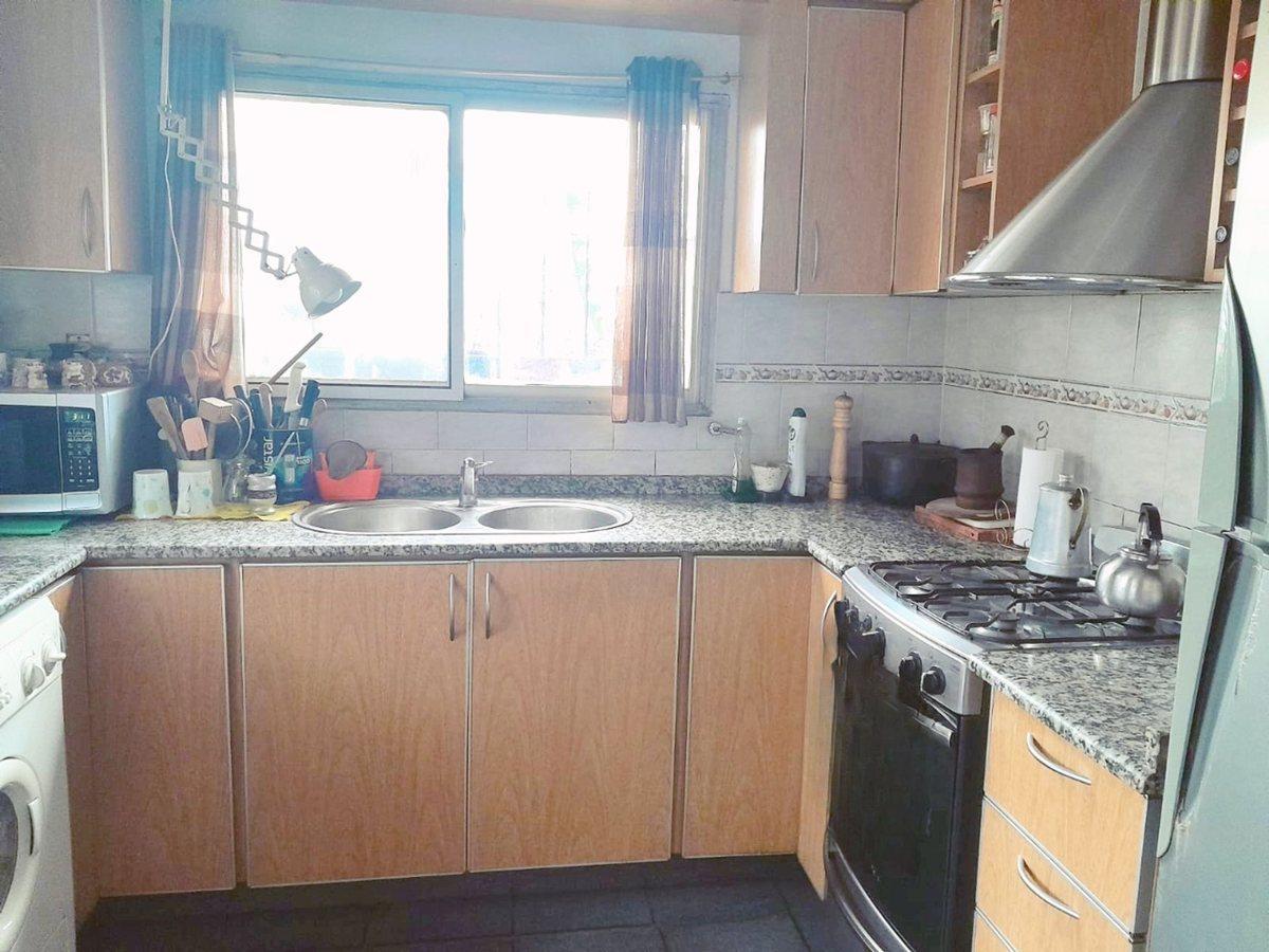 Foto de VENTA CASA 3 AMBIENTES COCHERA, JARDÍN.ITUZAINGO., imagen 3