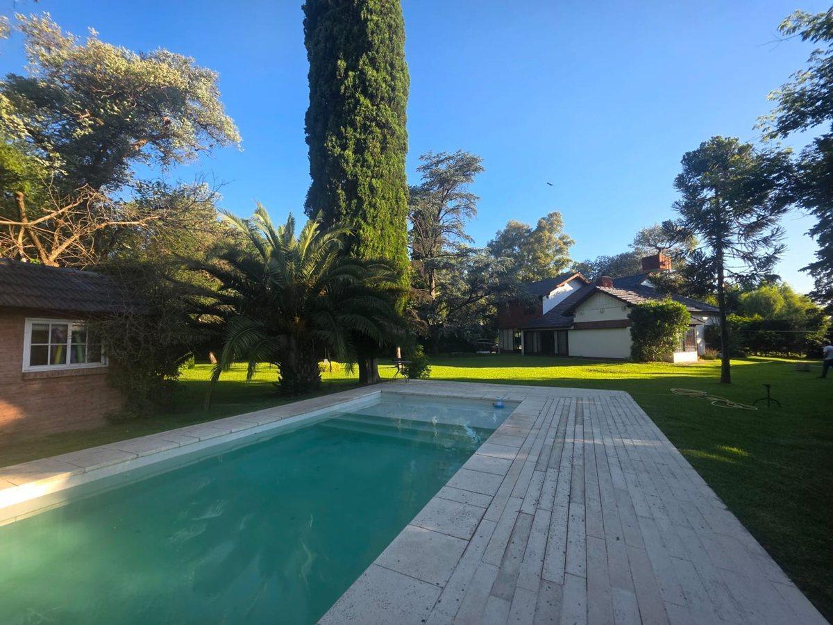 Foto de Venta casa 6 amb en Parque Leloir con pileta, imagen 4