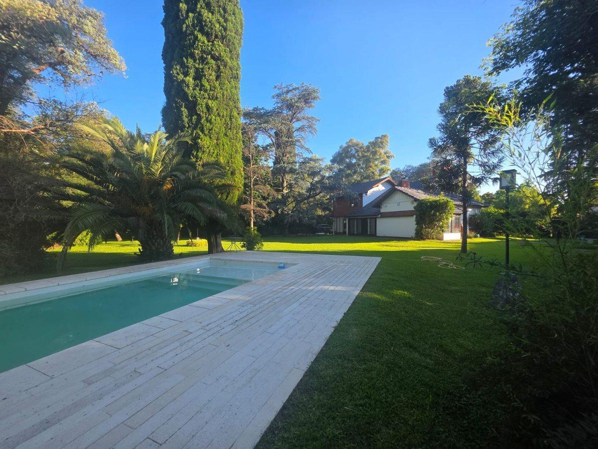 Foto de Venta casa 6 amb en Parque Leloir con pileta, imagen 3