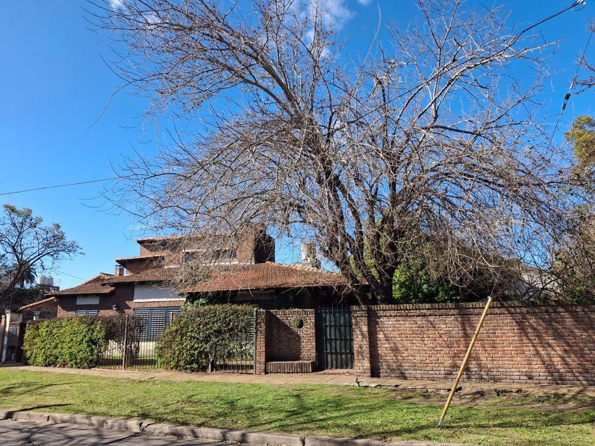 Foto de VENTA CASA 6 AMB PARQUE/PILETA CASTELAR APTA CRED, imagen 4