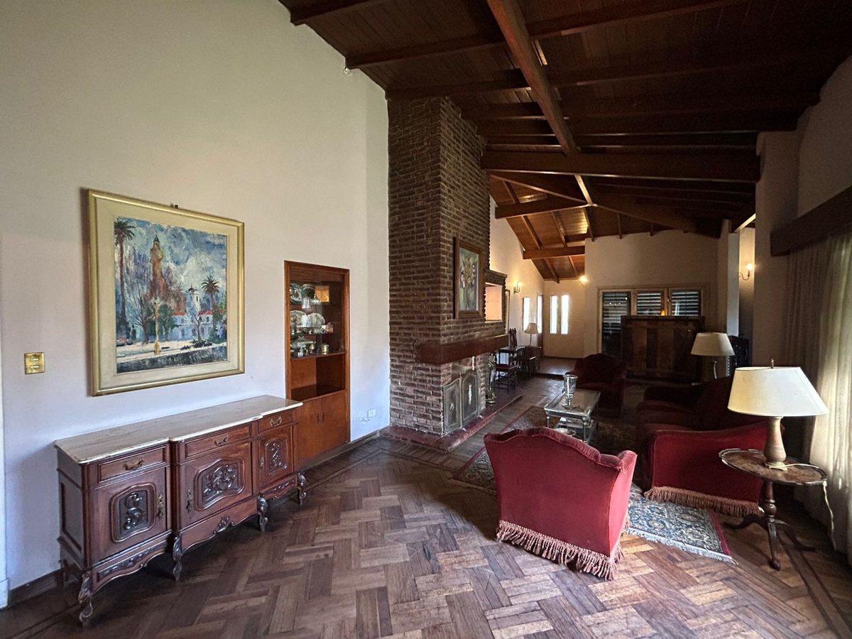 Foto de VENTA CASA 6 AMB PARQUE/PILETA CASTELAR APTA CRED, imagen 1