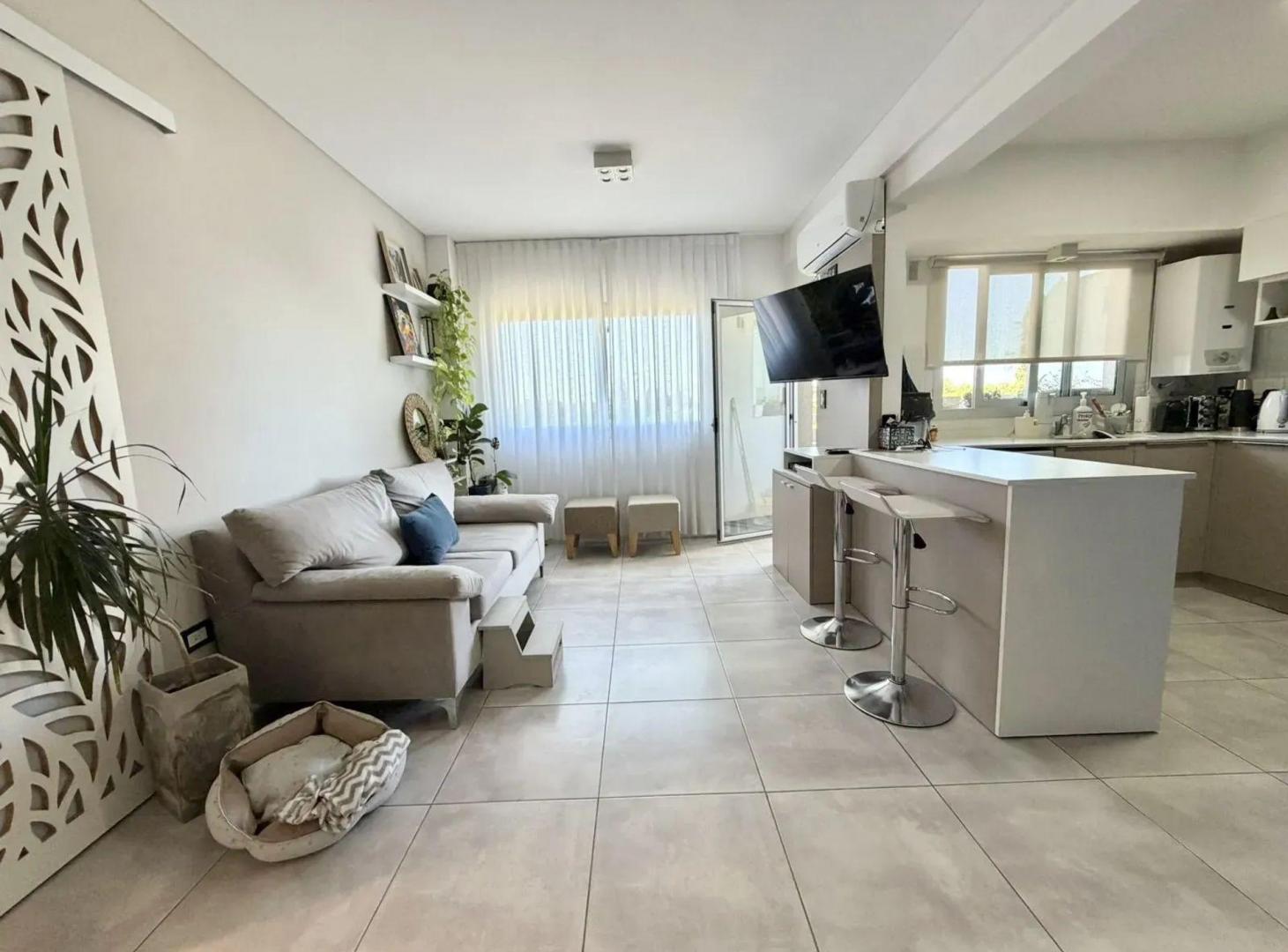 Foto de VENTA DEPTO 2 AMB CON BALCÓN Y COCHERA - ITUZAINGÓ, imagen 2