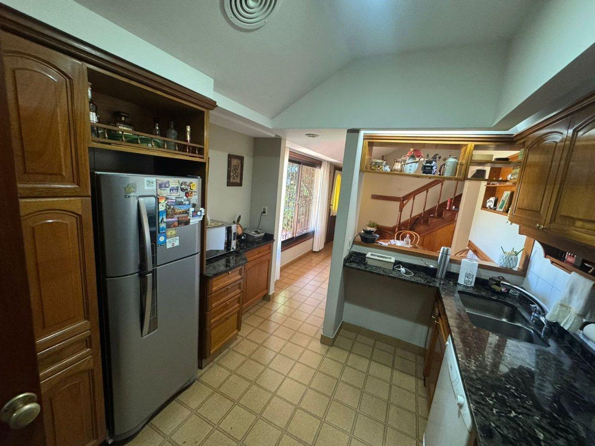 Foto de VENTA CASA 6 AMBIENTES CASTELAR CON PILETA, imagen 4