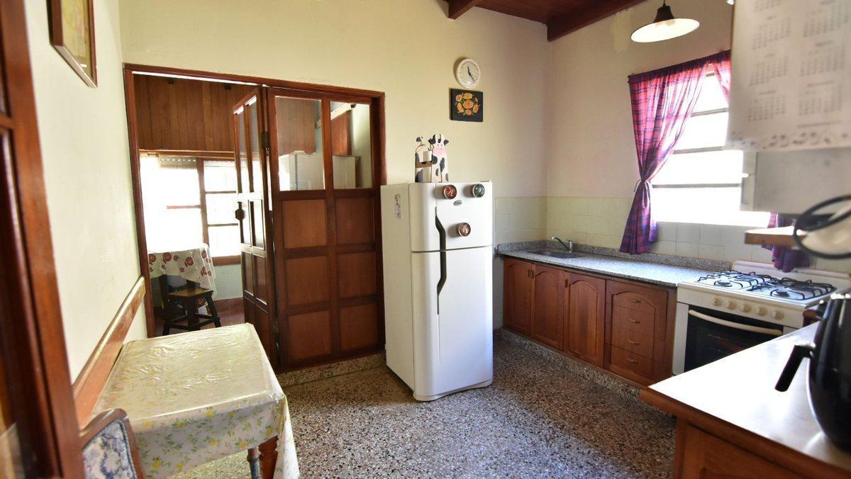 Foto de VENTA CASA 4 AMBIENTES CASTELAR SUR + DEPOSITO, imagen 4