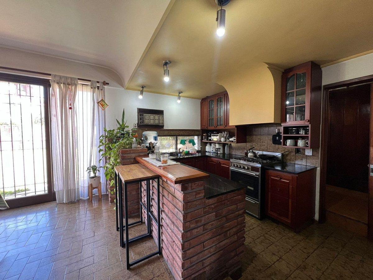 Foto de VENTA CASA 4 AMBIENTES - CASTELAR SUR, imagen 1