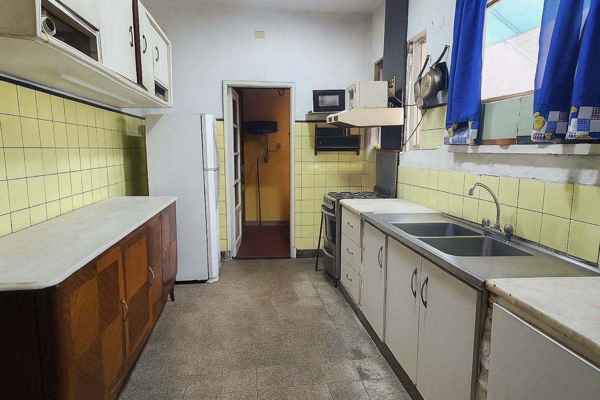 Foto de VENTA CASA EN ESQUINA 4 AMB+DEPTO 3 AMB CIUDADELA, imagen 4