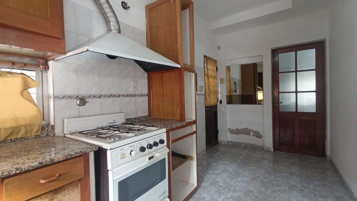 Foto de VENTA CASA 3 AMB MORON SUR COCHERA, imagen 2