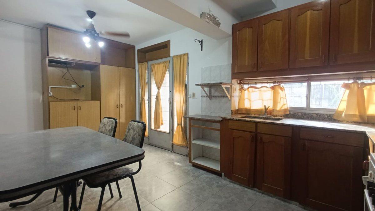 Foto de VENTA CASA 3 AMB MORON SUR COCHERA, imagen 4