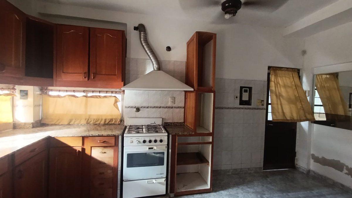 Foto de VENTA CASA 3 AMB MORON SUR COCHERA, imagen 3