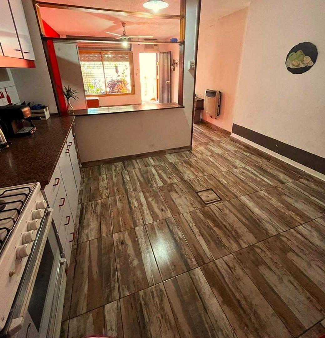 Foto de VENTA PH CASTELAR CON COCHERA Y PATIO, imagen 1