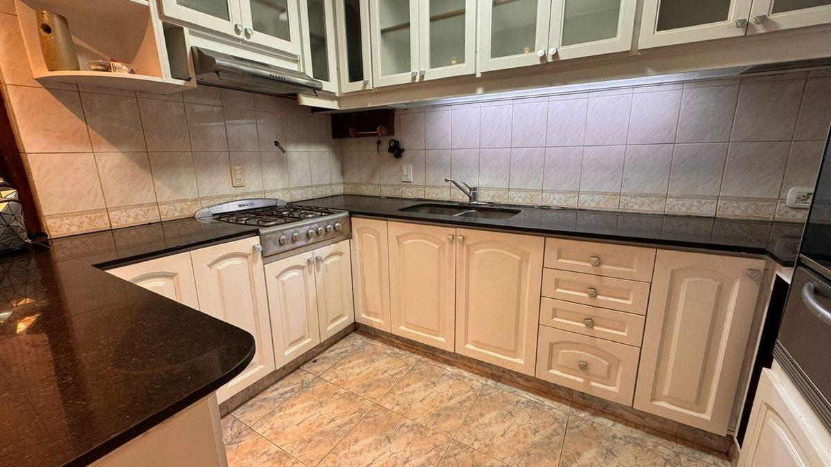 Foto de VENTA CASA 4 AMB. PARQUE/PILETA/COCHERA ITUZAINGO, imagen 5