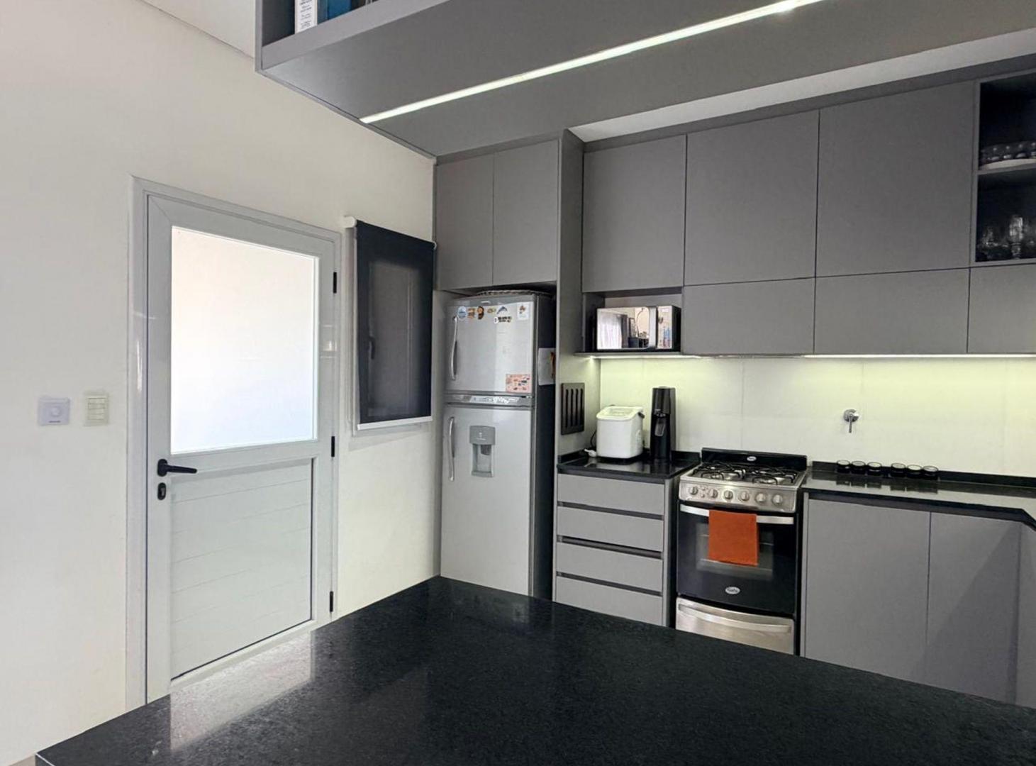 Foto de VENTA CASA 4 AMB BARRIO CERRADO WESTON, imagen 1