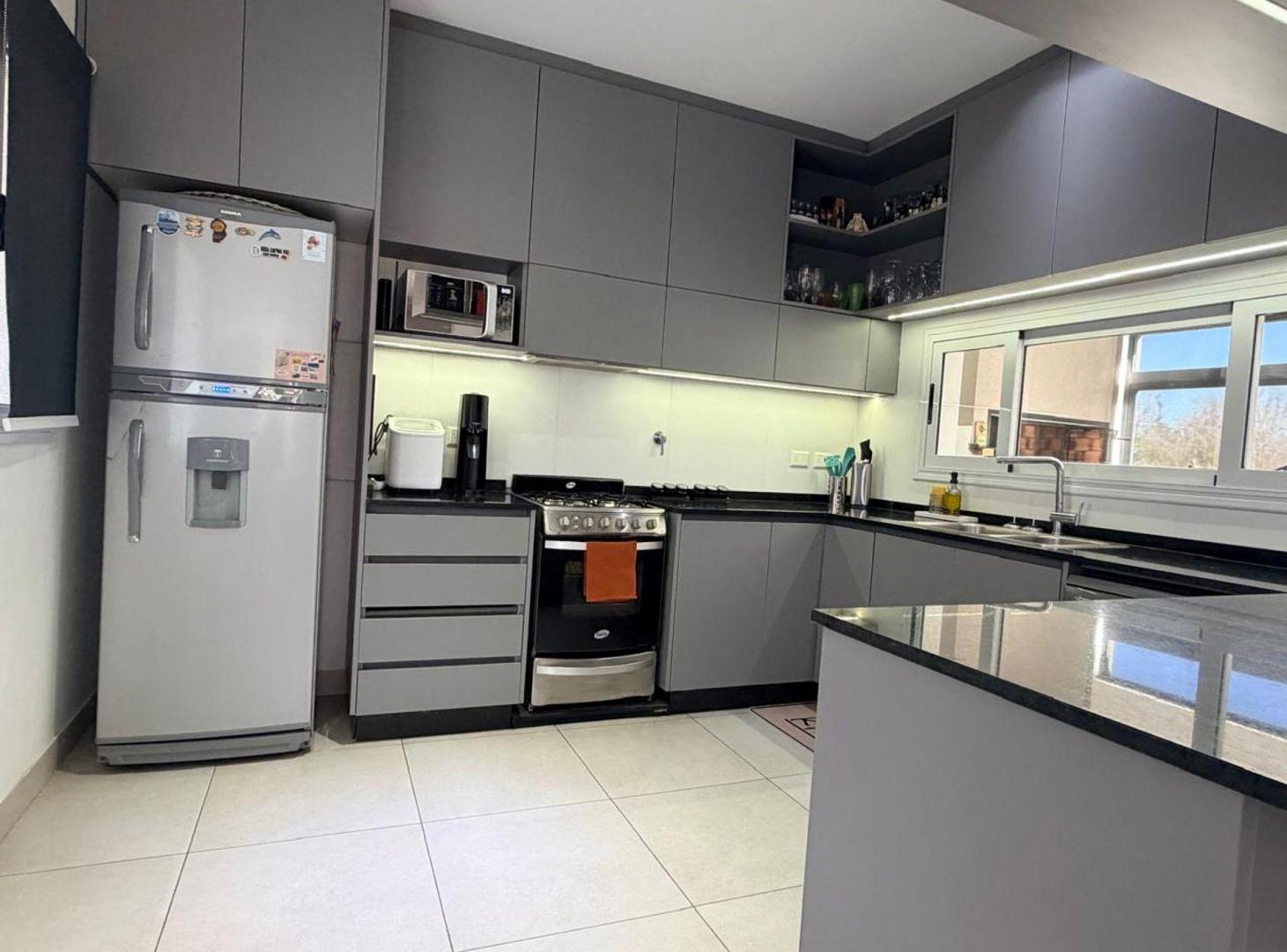 Foto de VENTA CASA 4 AMB BARRIO CERRADO WESTON, imagen 3