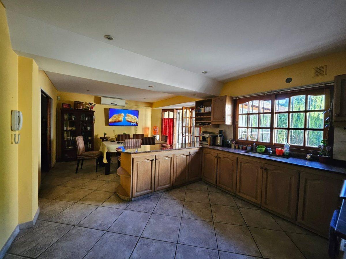 Foto de VENTA CHALET-4 AMBIENTES-CASTELAR NORTE, imagen 4