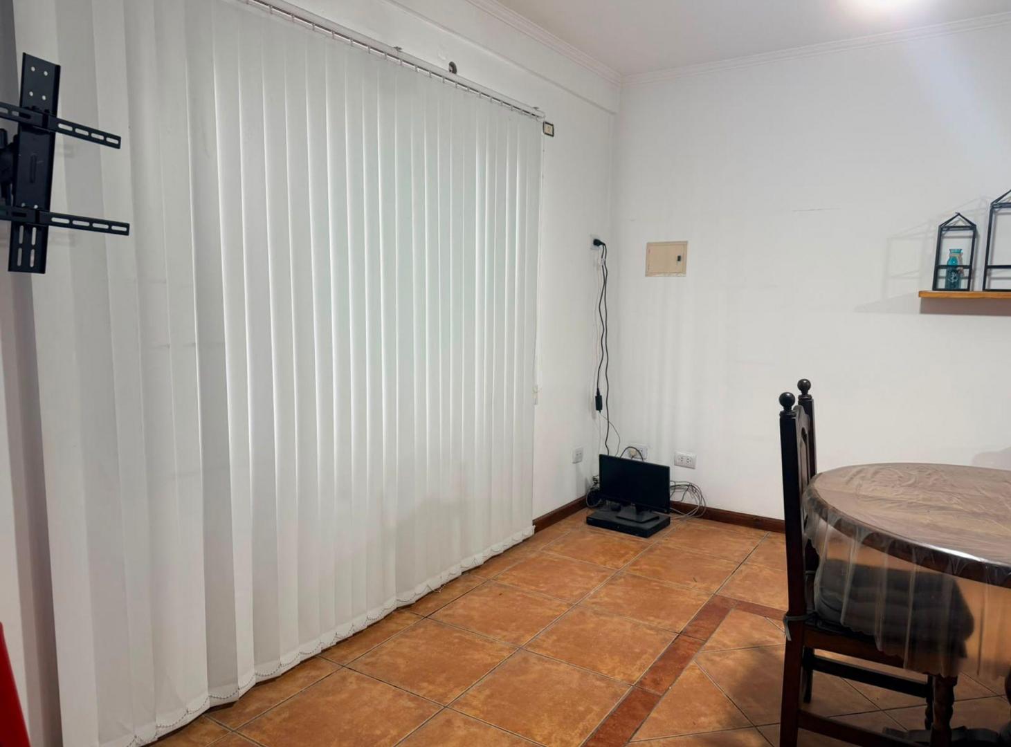 Foto de VENTA CASA 4 AMBIENTES CASTELAR SUR, imagen 1
