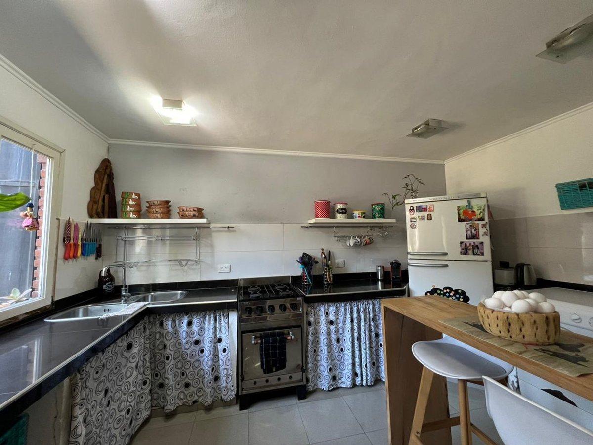 Foto de VENTA CASA 4 AMB. C/ GARAGE - ITUZAINGO, imagen 5
