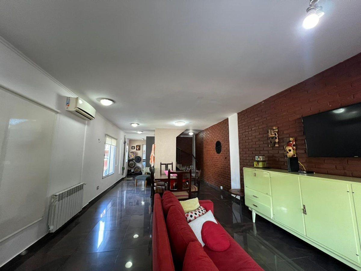 Foto de VENTA CASA 4 AMB. C/ GARAGE - ITUZAINGO, imagen 1