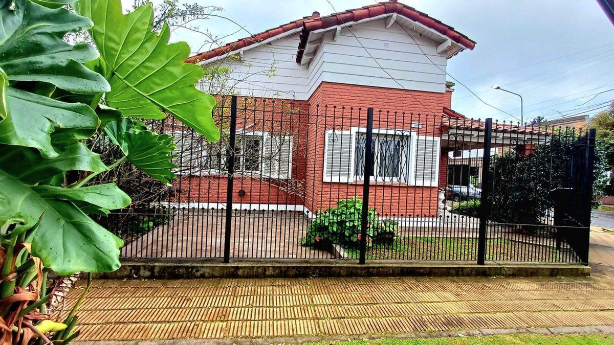 Foto de VENTA CHALET 3AMBIENTE CASTELAR AP.CREDITO PERMUTA, imagen 4