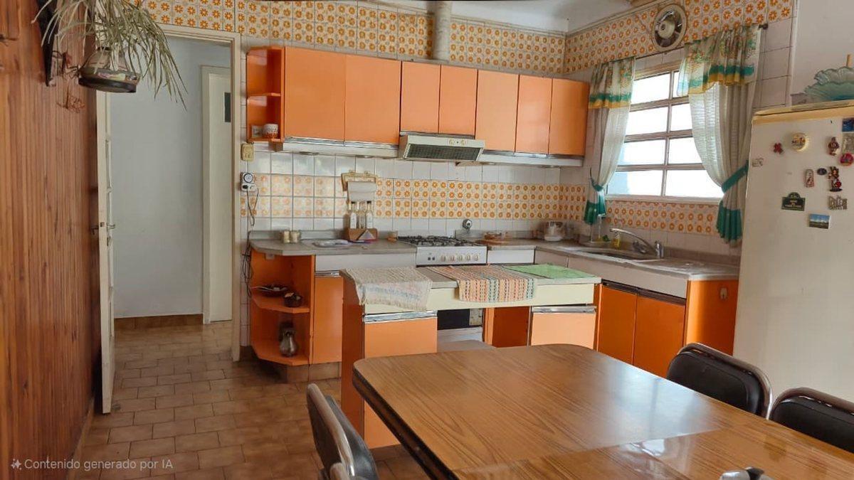 Foto de CASA VENTA 5 AMB CASTELAR APTA CREDITO LOTE 643 MT, imagen 2