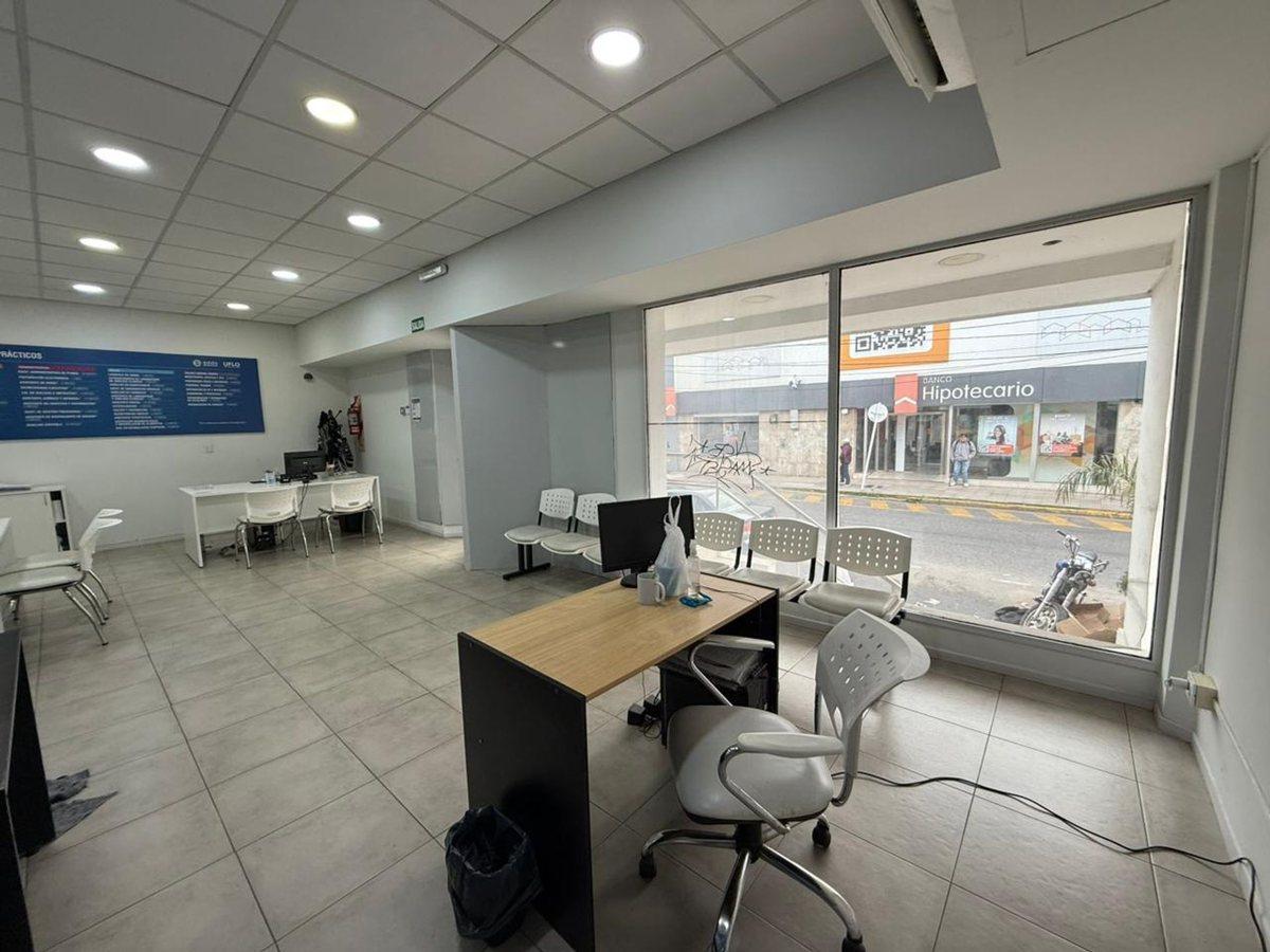 Foto de LOCAL CON SÓTANO EN VENTA EN MORÓN CENTRO, imagen 2