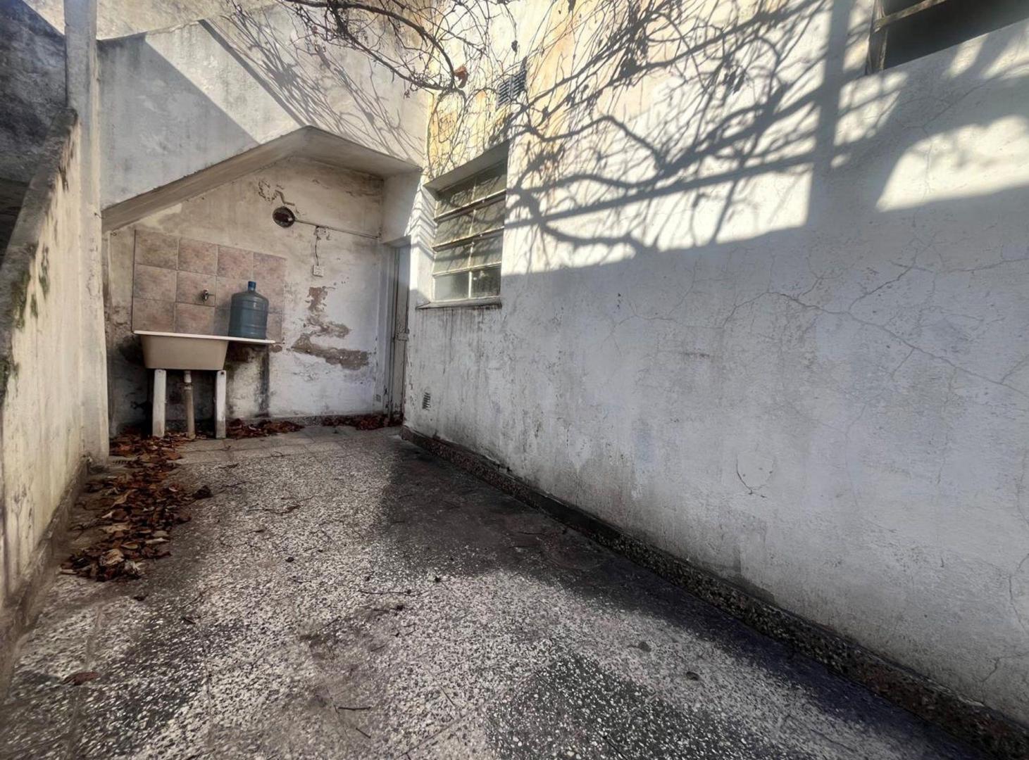 Foto de VENTA 2 CASAS EN LOTE 300 MTS CON COCHERA PALOMAR, imagen 3