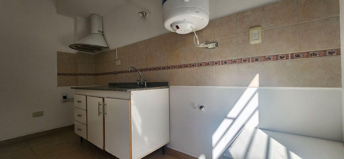 Foto de VENTA DEPTO 2 AMBIENTES CASTELAR APTO CREDITO, imagen 5