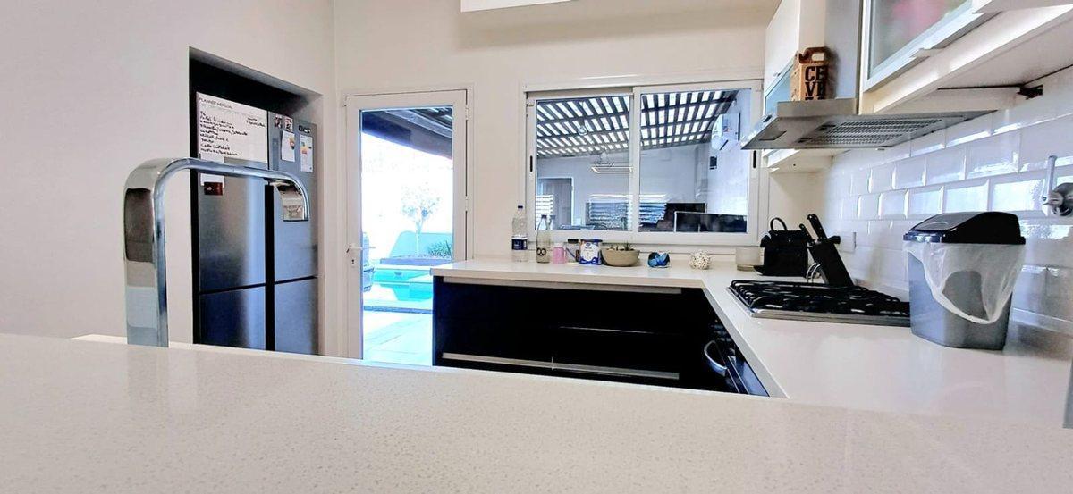 Foto de VENTA CASA 4 AMBIENTES VILLA LUZURIAGA PERMUTA, imagen 2
