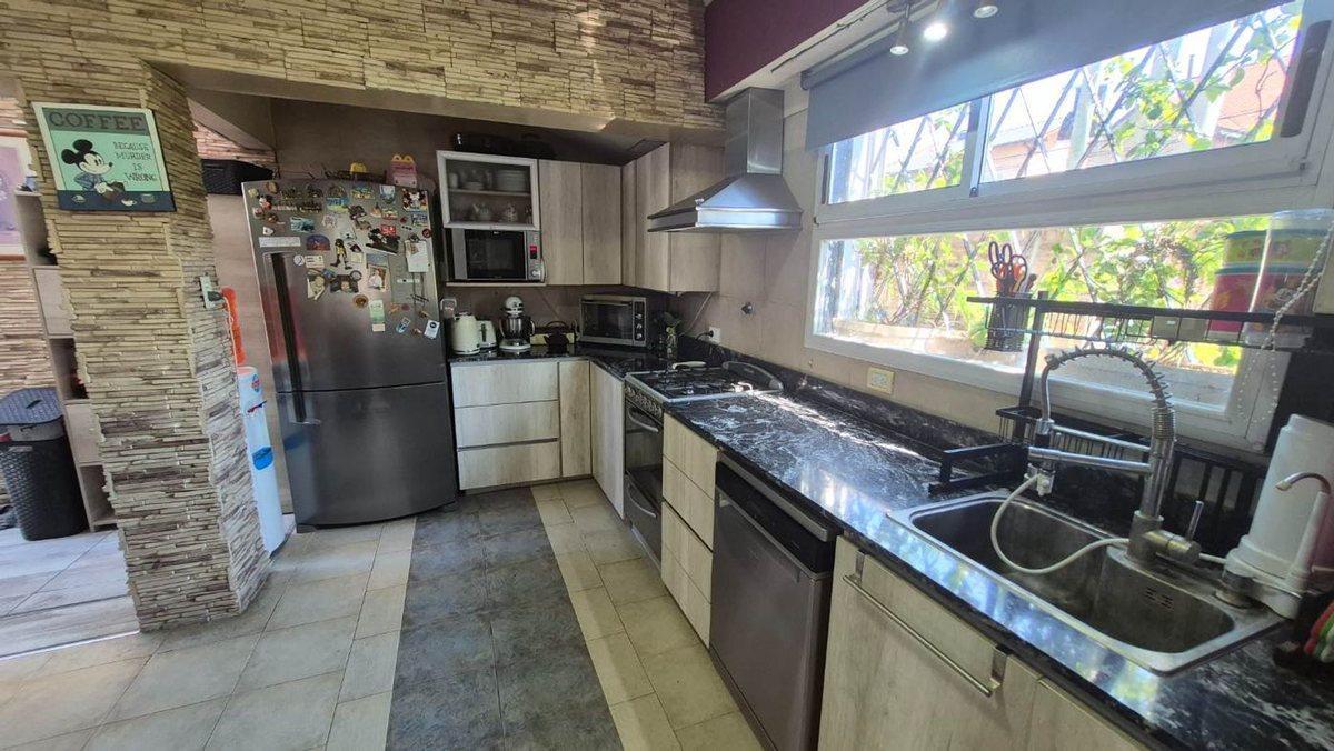 Foto de VENTA CASA 5 AMB COCHERA HURLINGHAM PERMUTA, imagen 5