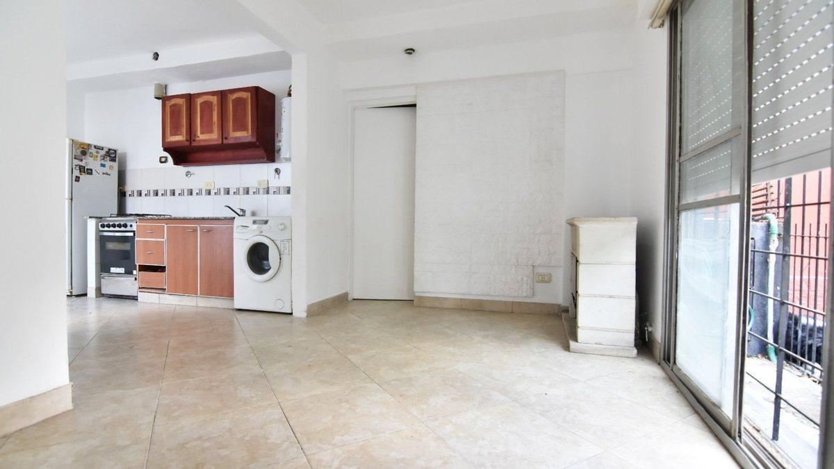 Foto de VENTA CASA PH 2 AMBS ITUZAINGO FRENTE COCHERA, imagen 2