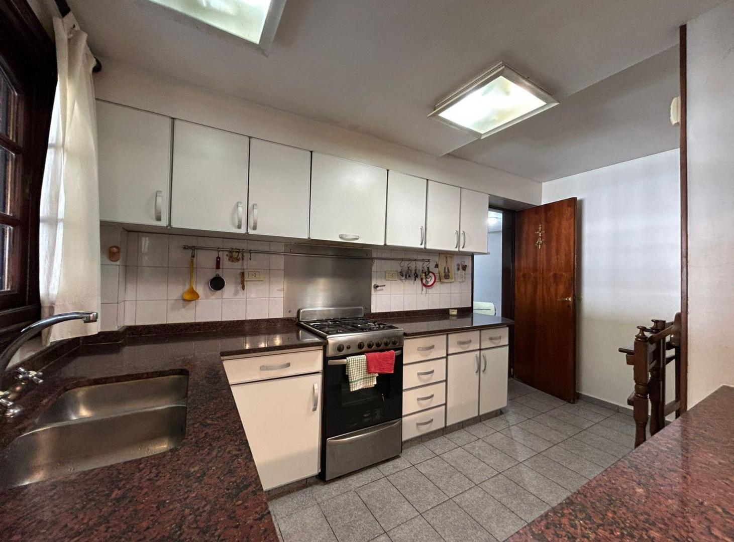 Foto de VENTA CASA 4 AMB. C/PARQUE PILETA -COCH ITUZAINGO, imagen 1