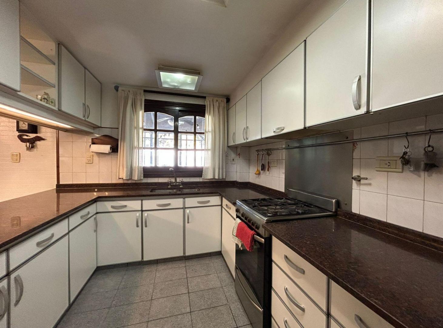 Foto de VENTA CASA 4 AMB. C/PARQUE PILETA -COCH ITUZAINGO, imagen 4