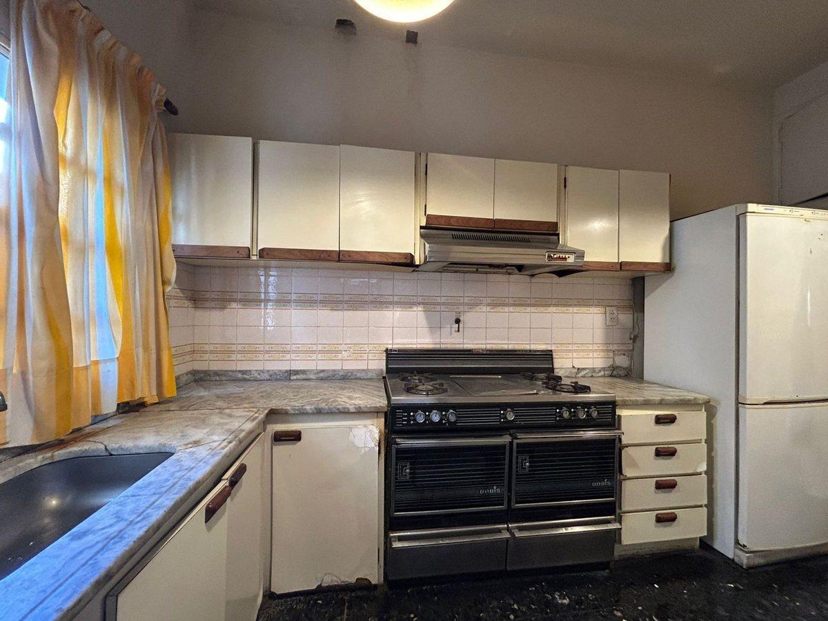 Foto de VENTA CASA 6 AMB PARQUE/PILETA CASTELAR APTA CRED, imagen 5